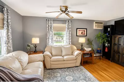 15 Hilltop Road, Levittown, NY 11756 - Photo 10