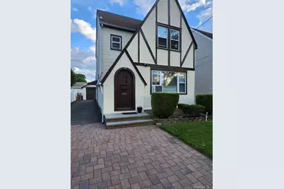 283 Houston Avenue #2nd floor, Mineola, NY 11501 - Photo 1