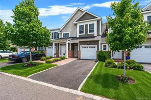 52102 Beech Tree Ln, Plainview, NY 11803 - Photo 2