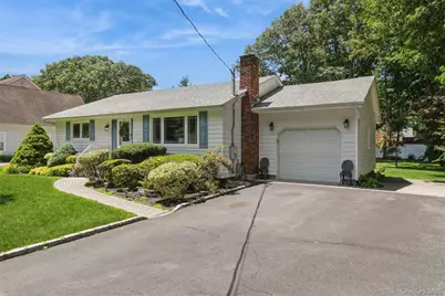 42 Summit Drive, Smithtown, NY 11787 - Photo 2