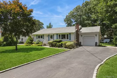 42 Summit Drive, Smithtown, NY 11787 - Photo 4