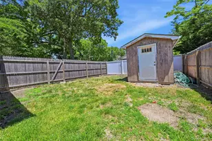 10 Twin Pine Ln, Center Moriches, NY 11934 - Photo 24
