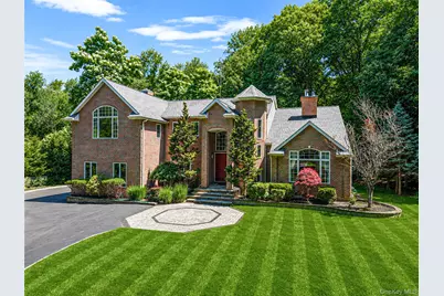 589 Landing Avenue, Smithtown, NY 11787 - Photo 2