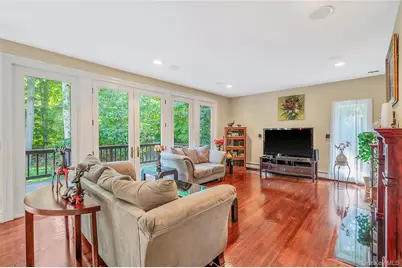 589 Landing Avenue, Smithtown, NY 11787 - Photo 14