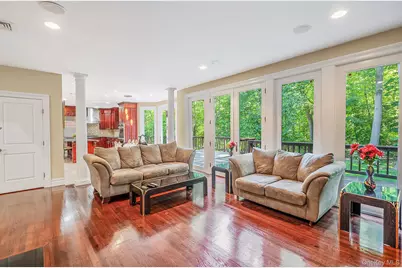 589 Landing Avenue, Smithtown, NY 11787 - Photo 16