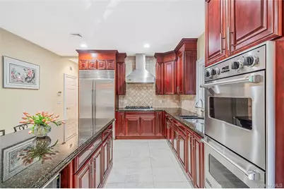 589 Landing Avenue, Smithtown, NY 11787 - Photo 10