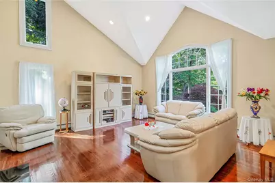 589 Landing Avenue, Smithtown, NY 11787 - Photo 8