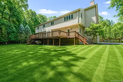 589 Landing Avenue, Smithtown, NY 11787 - Photo 34
