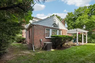 173 Meadbrook Rd, Garden City, NY 11530 - Photo 24