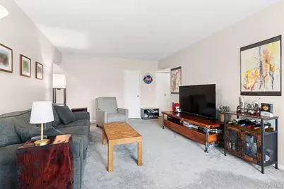 61 Maine Avenue #D12, Rockville Centre, NY 11570 - Photo 6