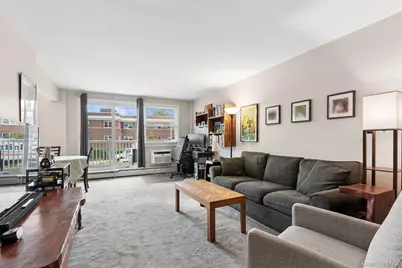 61 Maine Avenue #D12, Rockville Centre, NY 11570 - Photo 2