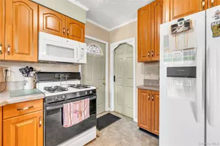 245 N 7th St, Lindenhurst, NY 11757 - Photo 12