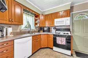 245 N 7th St, Lindenhurst, NY 11757 - Photo 10