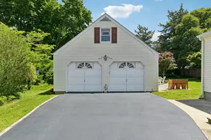 33 Cornell St, East Northport, NY 11731 - Photo 2