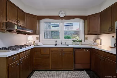 72 Hickory Hill Drive, Dobbs Ferry, NY 10522 - Photo 14