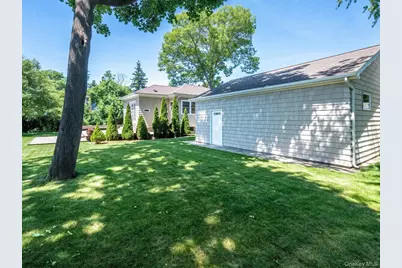 215 S 16th Street, Lindenhurst, NY 11757 - Photo 14