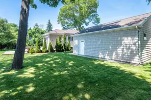215 S 16th St, Lindenhurst, NY 11757 - Photo 14