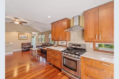 215 S 16th Street, Lindenhurst, NY 11757 - Photo 4