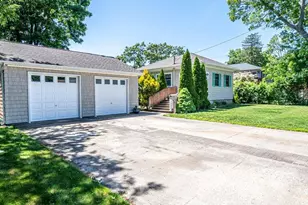 215 S 16th St, Lindenhurst, NY 11757 - Photo 16