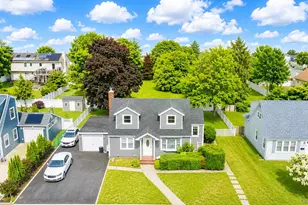 54 Twin Lawns Ave, Hicksville, NY 11801 - Photo 4