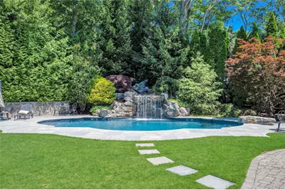 109 Shirley Court, Smithtown, NY 11787 - Photo 8