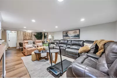 109 Shirley Court, Smithtown, NY 11787 - Photo 36