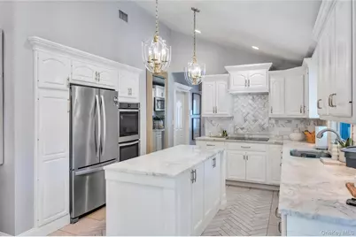 109 Shirley Court, Smithtown, NY 11787 - Photo 20