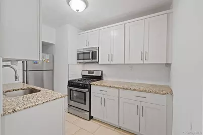 139-15 83rd Avenue #305, Briarwood, NY 11435 - Photo 2