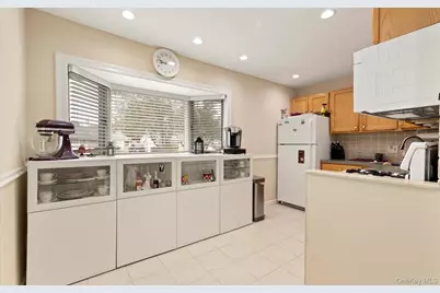 40 Southridge Drive, Glen Cove, NY 11542 - Photo 6