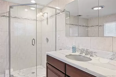 170 McKinley Avenue, Franklin Square, NY 11010 - Photo 8