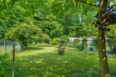 67-10 Selfridge Street, Forest Hills, NY 11375 - Photo 36