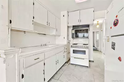 67-10 Selfridge Street, Forest Hills, NY 11375 - Photo 16