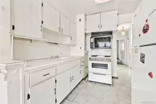 67-10 Selfridge St, Forest Hills, NY 11375 - Photo 16