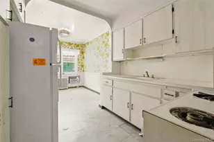 67-10 Selfridge St, Forest Hills, NY 11375 - Photo 14