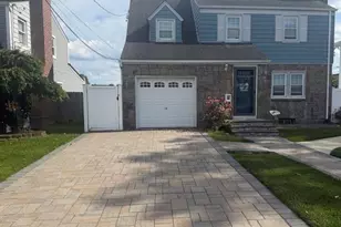 1020 Garden Pl, Baldwin, NY 11510 - Photo 2