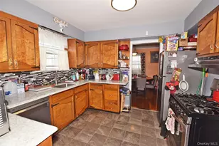1020 Garden Pl, Baldwin, NY 11510 - Photo 10