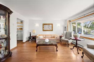 162 N Elm St, Massapequa, NY 11758 - Photo 8