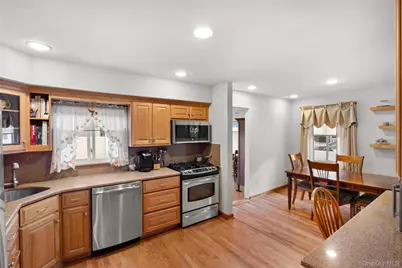162 N Elm Street, Massapequa, NY 11758 - Photo 10