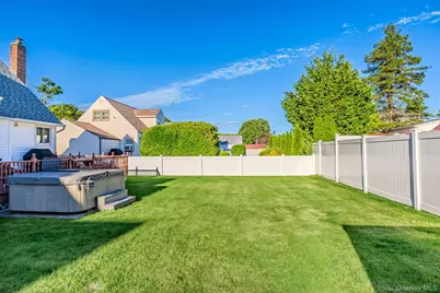 162 N Elm Street, Massapequa, NY 11758 - Photo 32