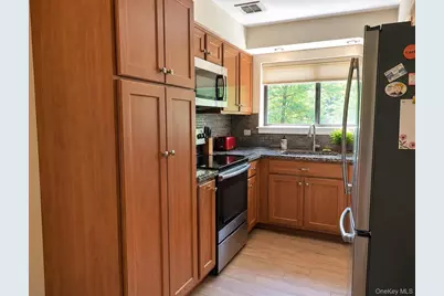 379 Richard Court, Pomona, NY 10970 - Photo 8