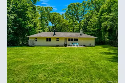 46 Mayfair Drive, Huntington, NY 11743 - Photo 2