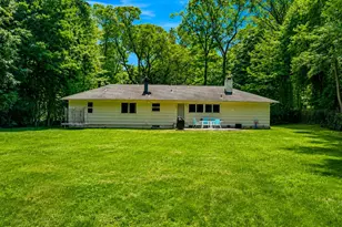 46 Mayfair Dr, Huntington, NY 11743 - Photo 2