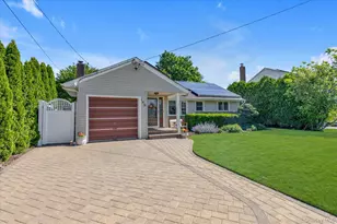 146 St Marks Pl, Massapequa, NY 11758 - Photo 16