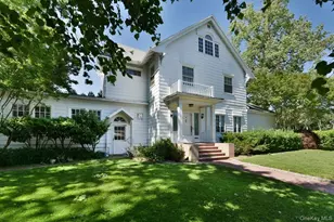 9 Nassau Dr, Great Neck, NY 11021 - Photo 2