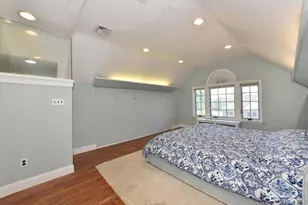 9 Nassau Dr, Great Neck, NY 11021 - Photo 18