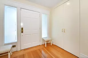 9 Nassau Dr, Great Neck, NY 11021 - Photo 4