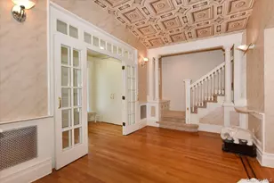 9 Nassau Dr, Great Neck, NY 11021 - Photo 6