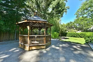 9 Nassau Dr, Great Neck, NY 11021 - Photo 30