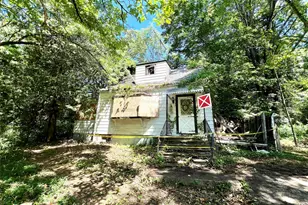 11 Knolls Rd, Poughkeepsie, NY 12601 - Photo 2