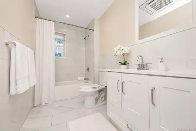 426 N Corona Avenue #7, Valley Stream, NY 11580 - Photo 14